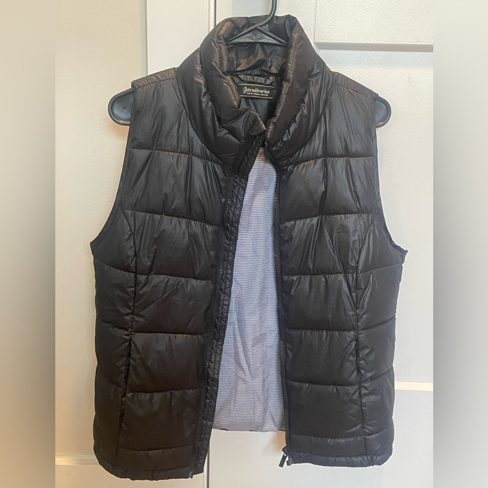 ASOS : Stradivarius: Sleeveless Puffer Jacket with Pockets | Lightweight